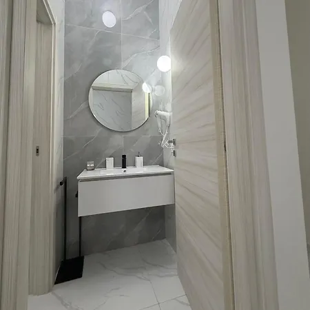 Habitat Modern Venery 4*